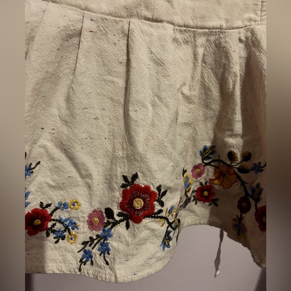 Embroidery blouse - Picture 2 of 5